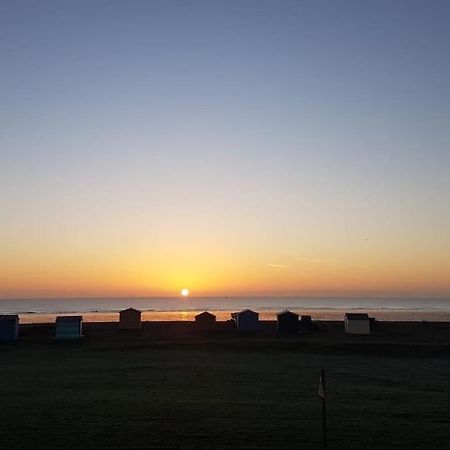Stunning Seaviews - Beach House - Jacuzzi Bath Tub Littlestone-on-Sea Екстериор снимка